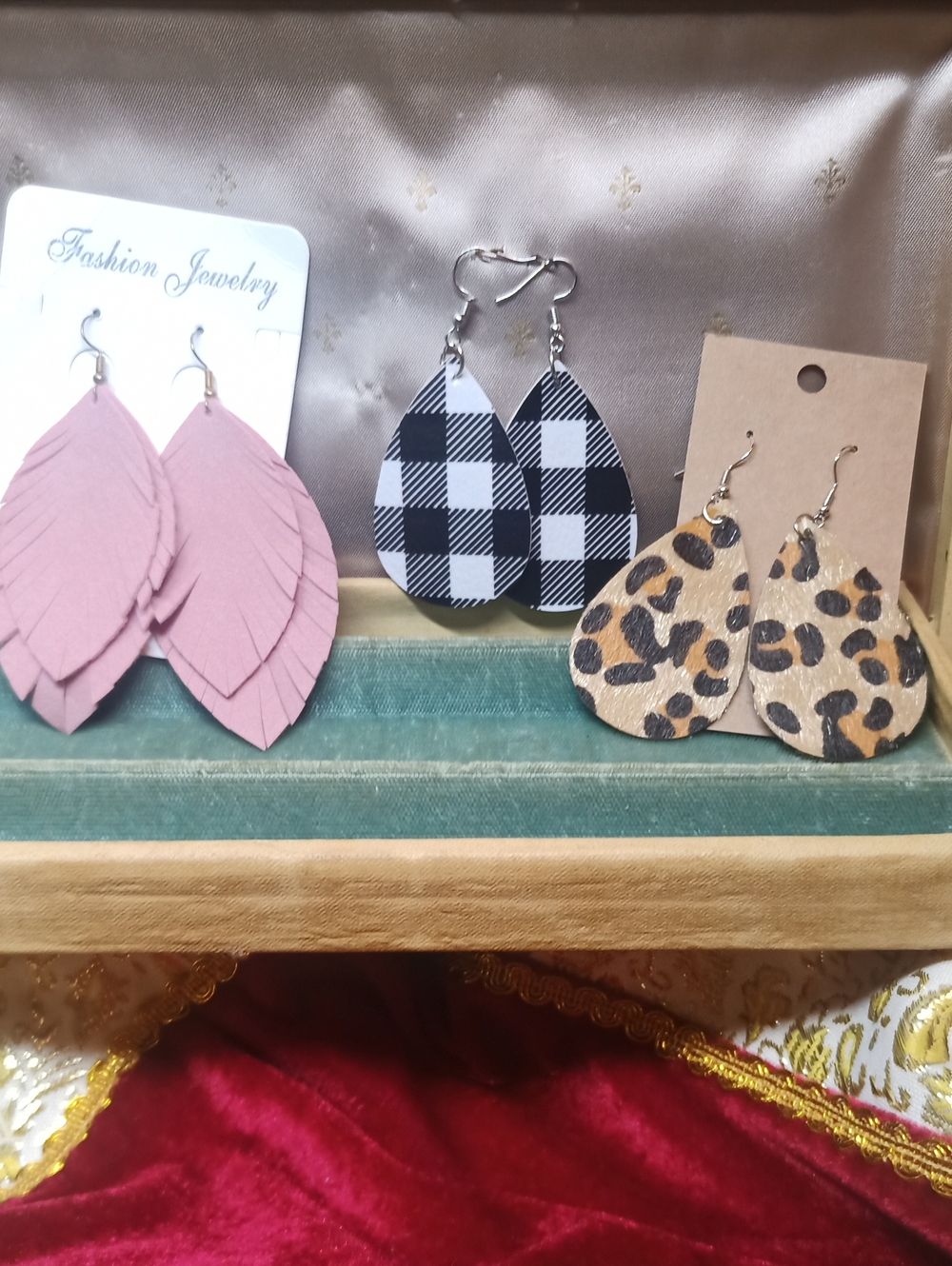 Bundle Of 3 Paris Of Teardrop Earrings - Stylish Animal Print